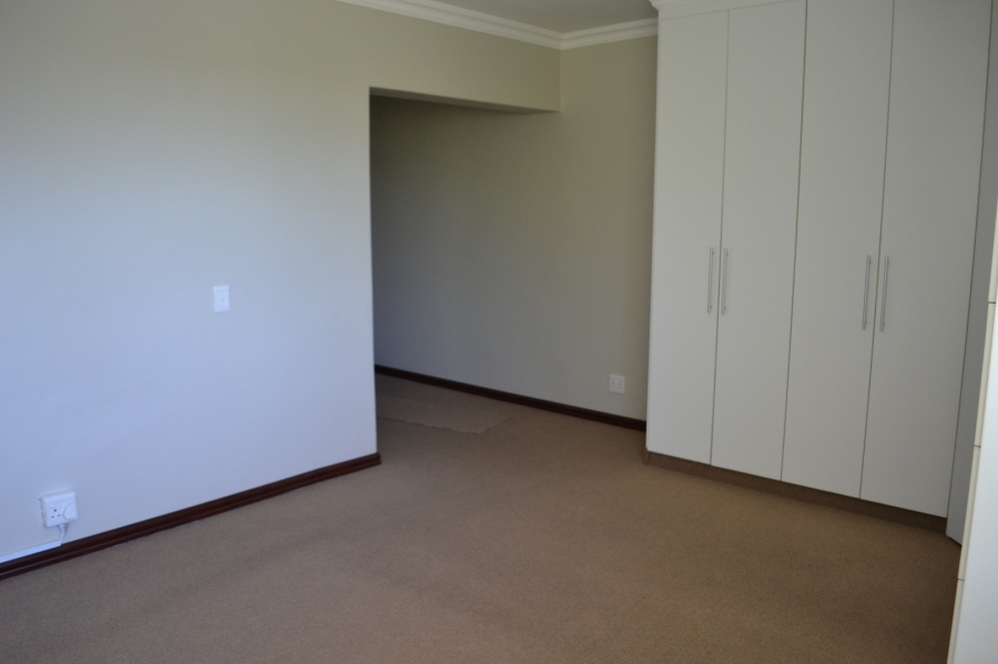 To Let 4 Bedroom Property for Rent in Beacon Bay Eastern Cape